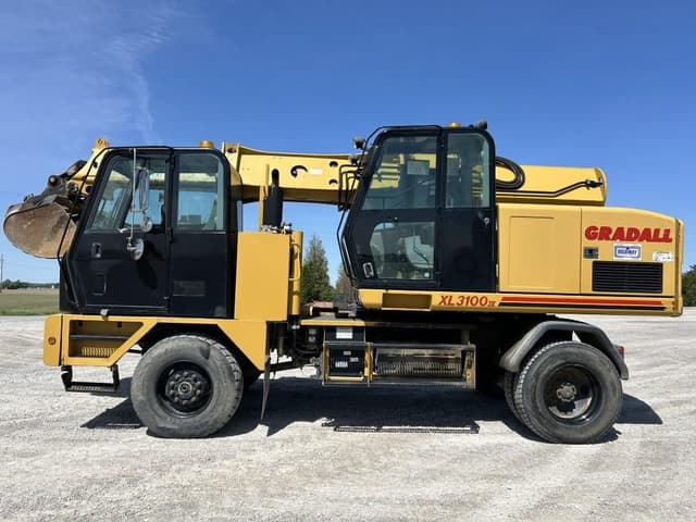 Image of Gradall XL3100 IV equipment image 2
