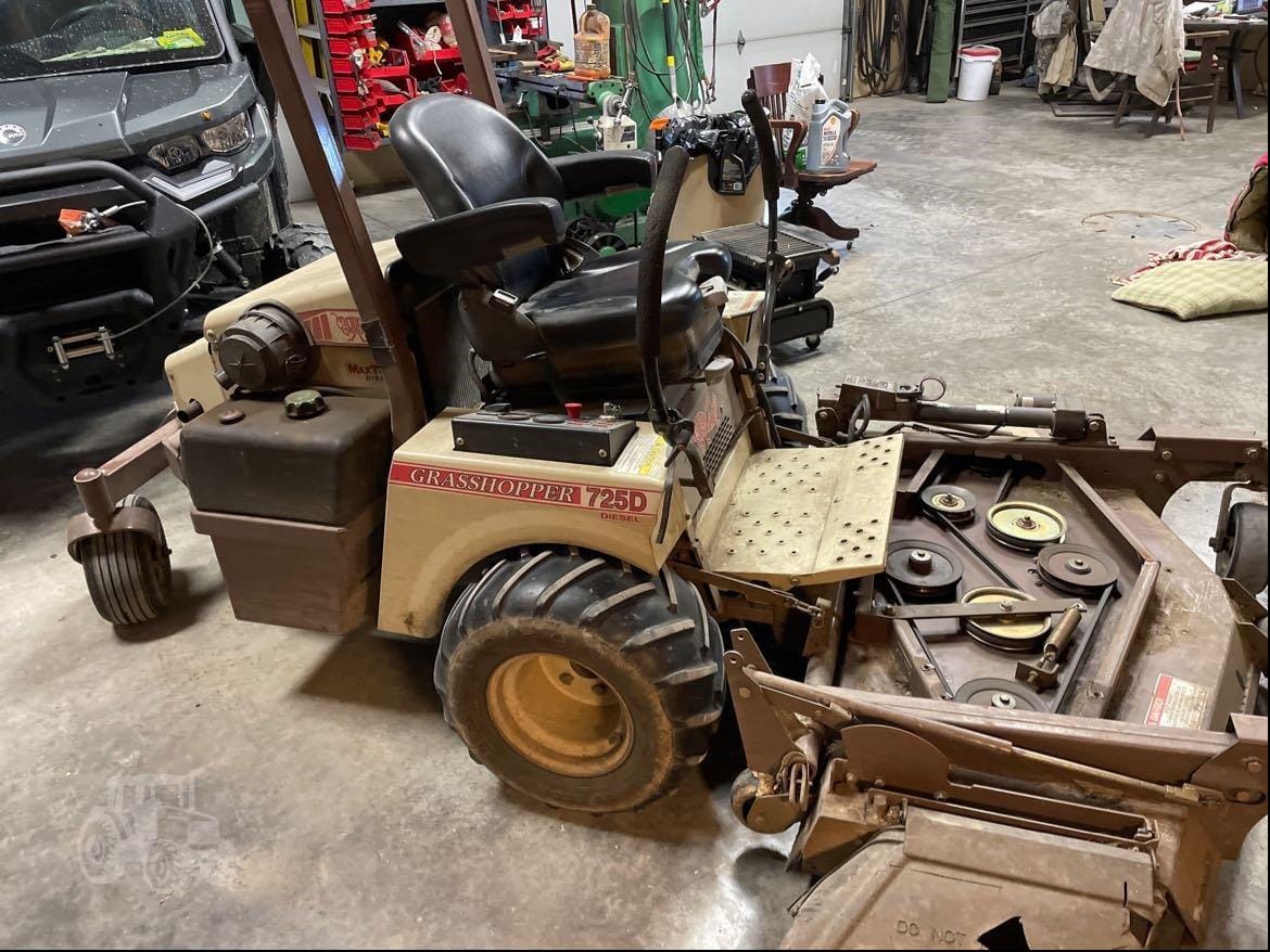 2014 Grasshopper 725D Equipment Image0