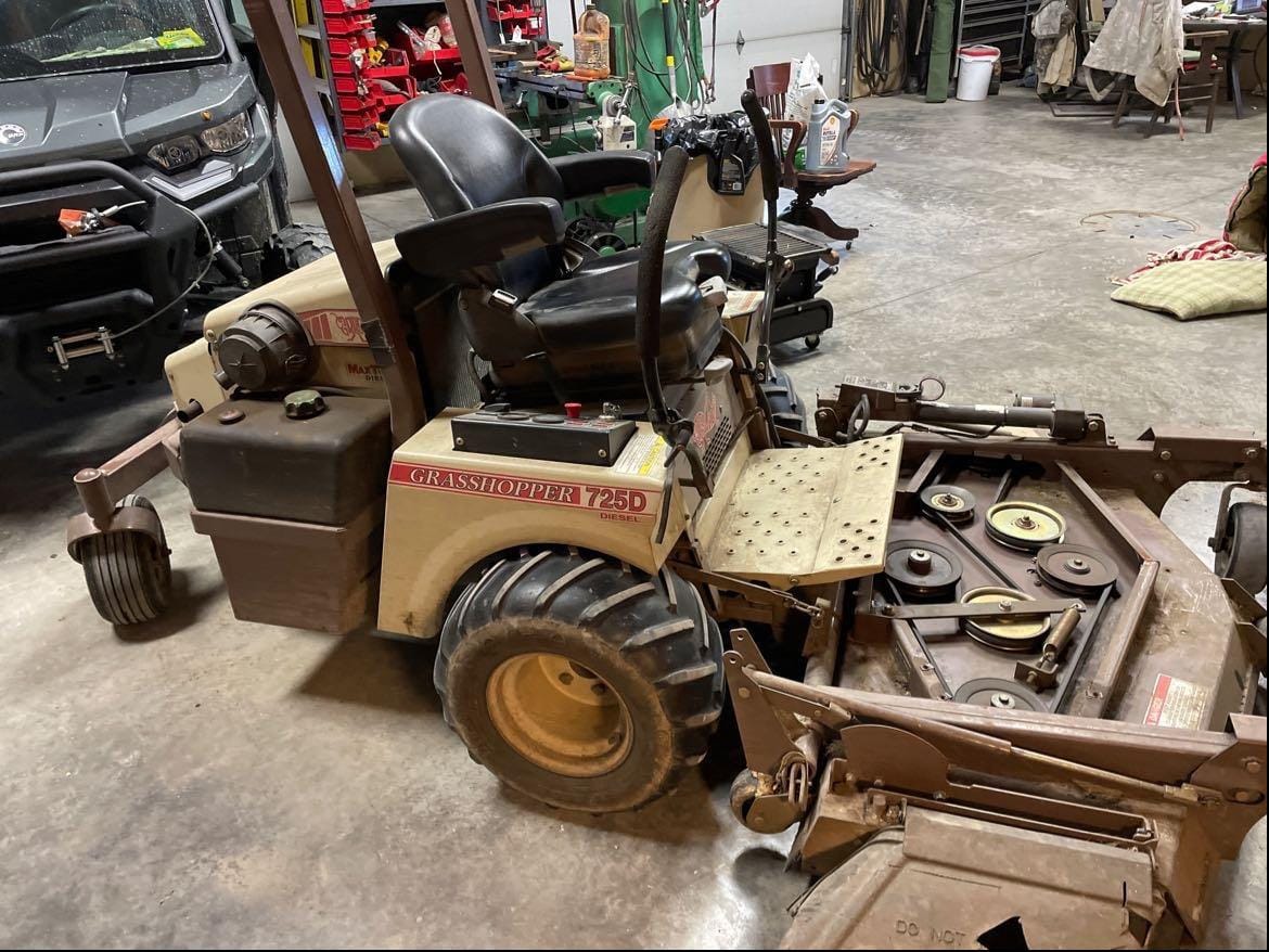 2014 Grasshopper 725D Equipment Image0