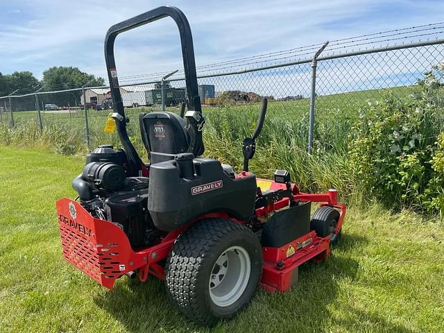 Image of Gravely Pro-Turn 260 equipment image 2