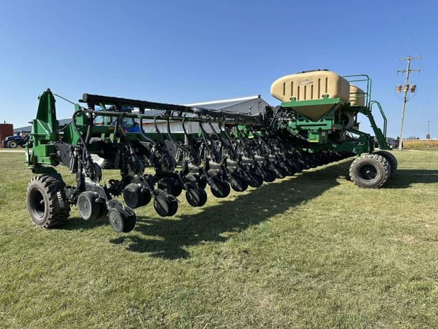 Image of Great Plains YP2425A-2430 equipment image 4