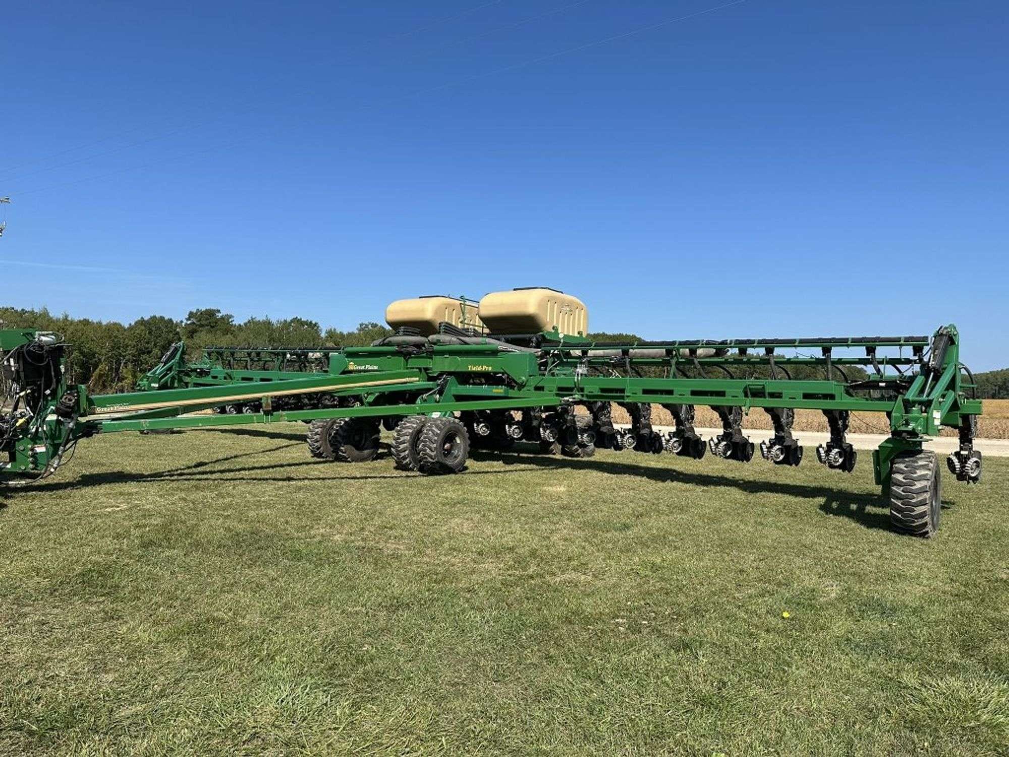 2014 Great Plains YP2425A-2430 Equipment Image0