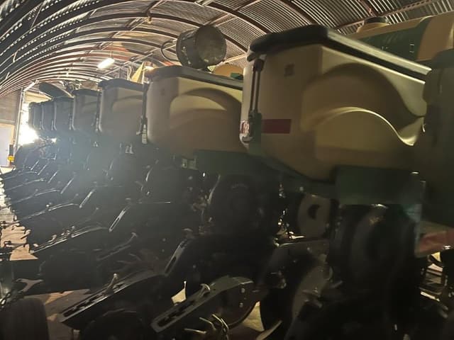 Image of Great Plains YP825AR-16TR30 equipment image 3