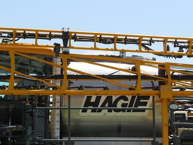 Image of Hagie STS12 equipment image 4