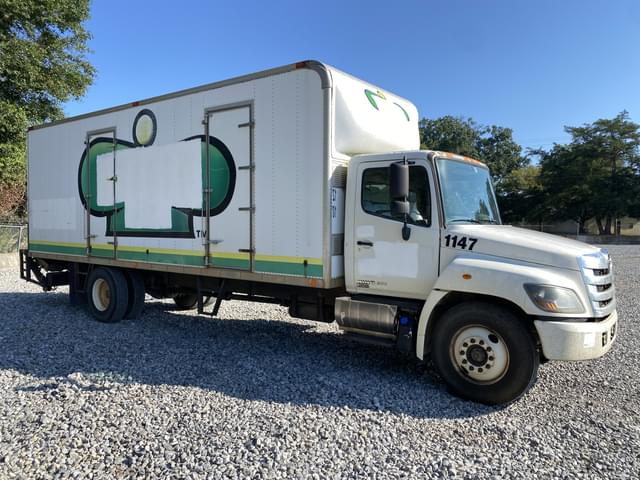 Image of Hino 268 equipment image 3
