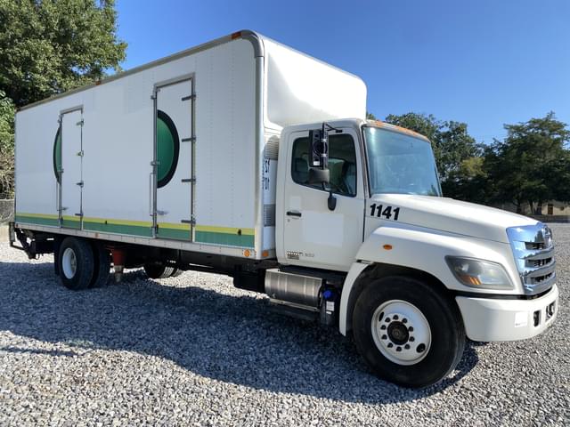 Image of Hino 268 equipment image 3