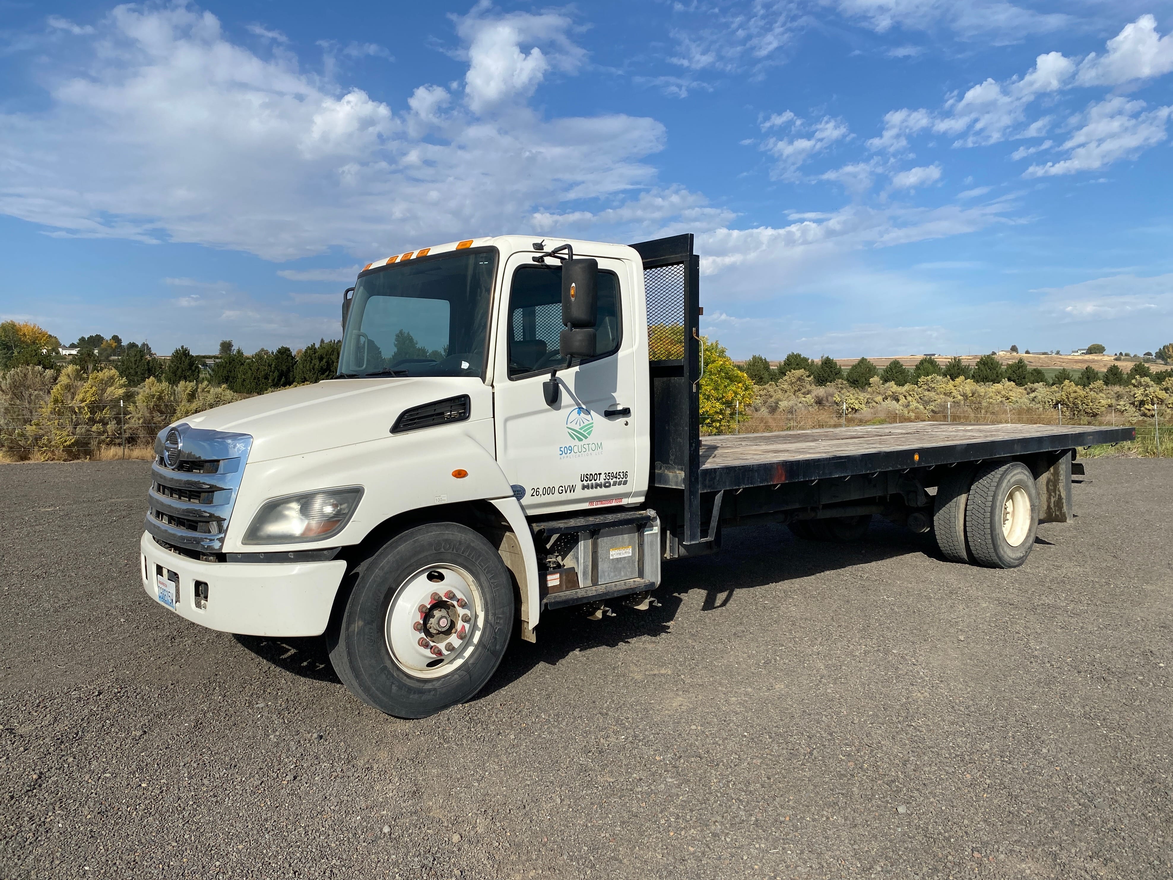 2014 Hino 268 Equipment Image0