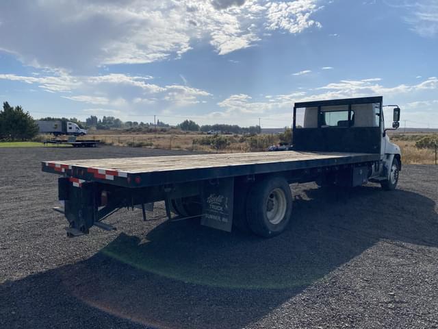 Image of Hino 268 equipment image 4