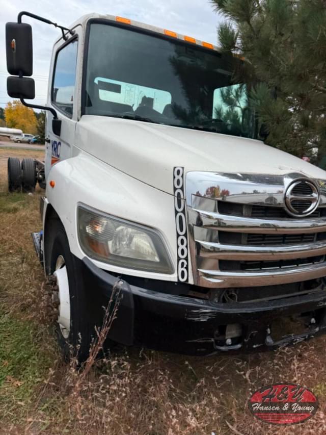 Image of Hino 268 equipment image 4