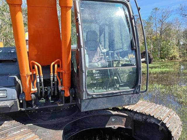 Image of Hitachi ZX210LC-5N equipment image 2
