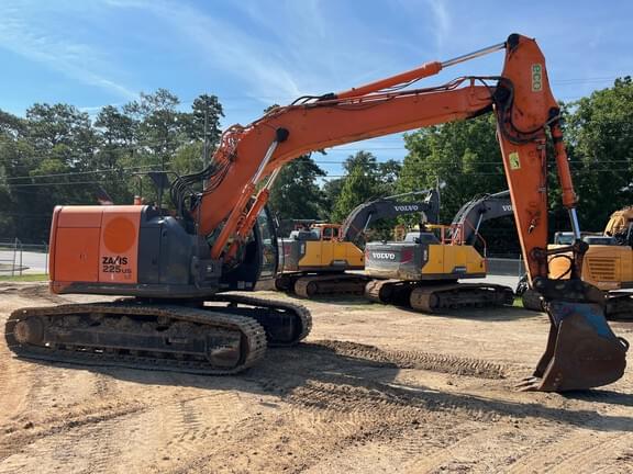 Image of Hitachi ZX225USLC equipment image 3