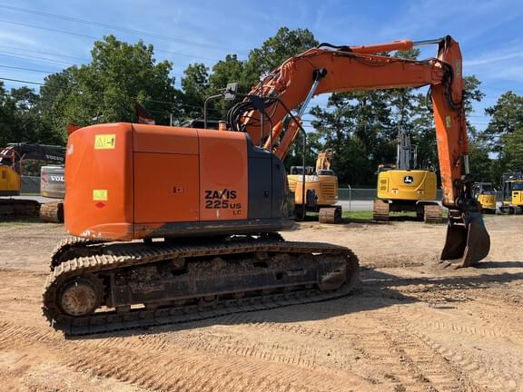 Image of Hitachi ZX225USLC equipment image 2