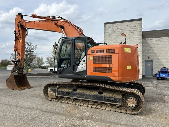 Image of Hitachi ZX225USLC equipment image 1