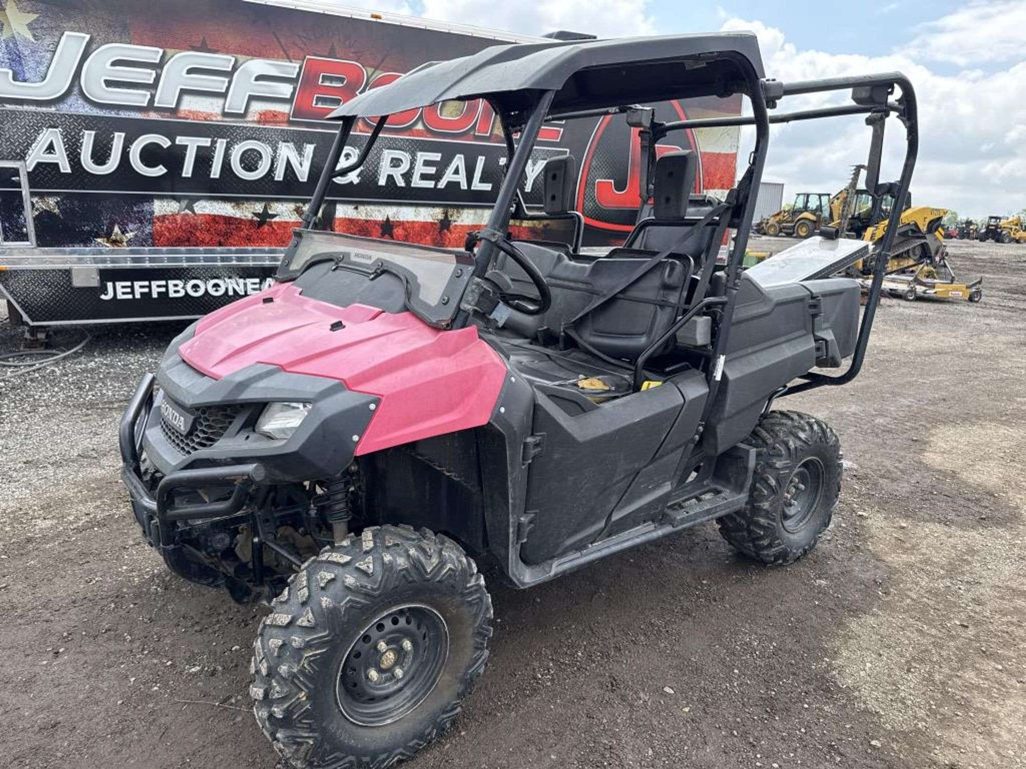 2014 Honda Pioneer Equipment Image0