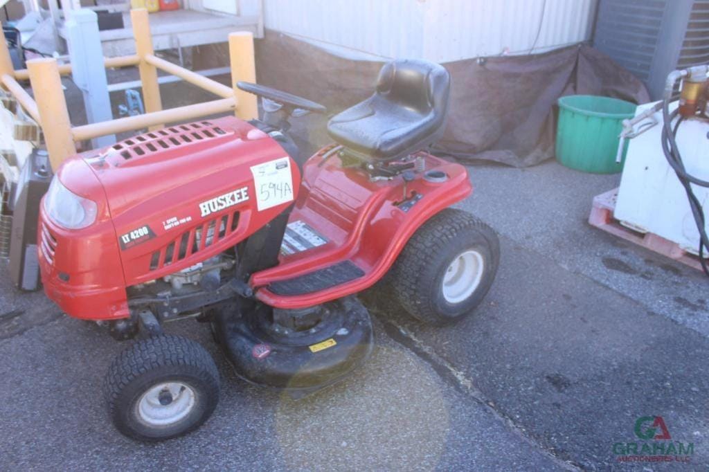 2014 Huskee LT4200 Equipment Image0