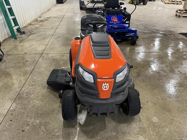 Image of Husqvarna YTH22V46 equipment image 1