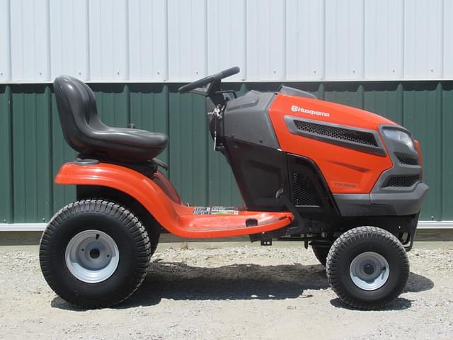 Image of Husqvarna YTH22V46 equipment image 3