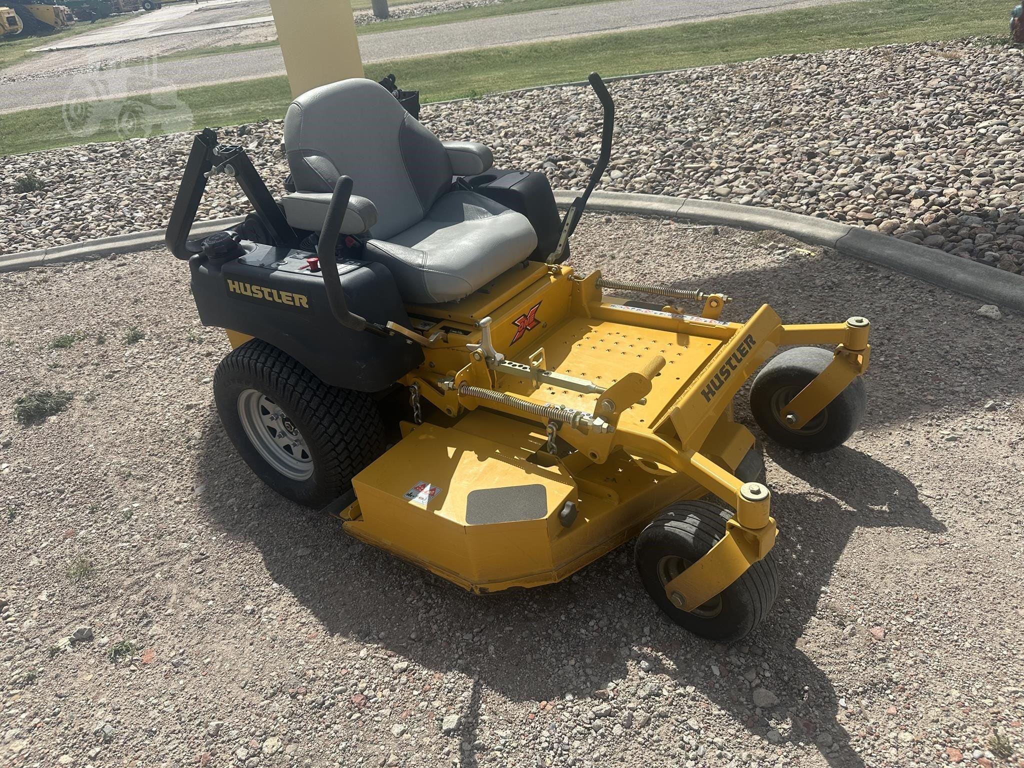 2014 Hustler X-ONE Equipment Image0