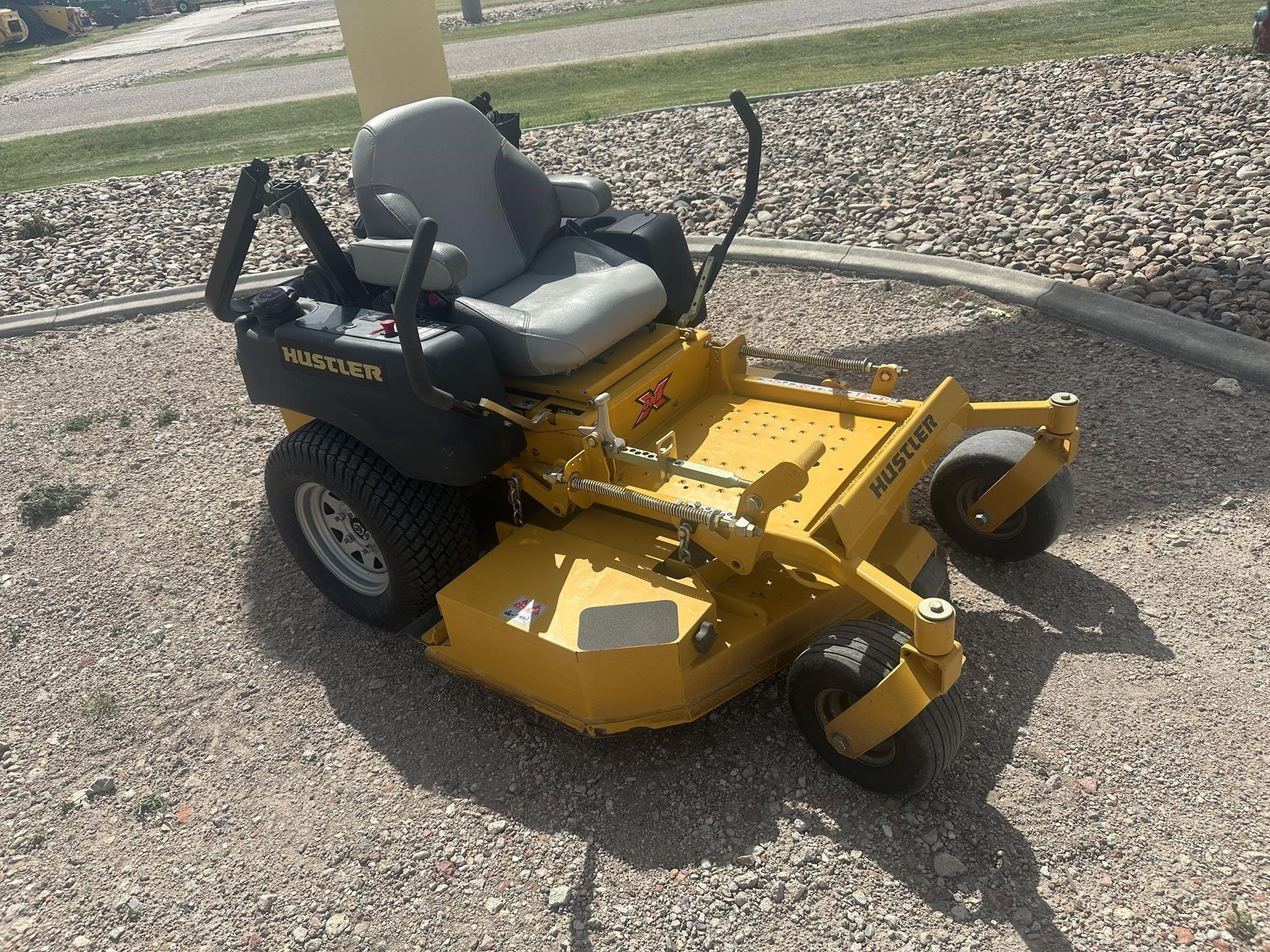2014 Hustler X-ONE Equipment Image0