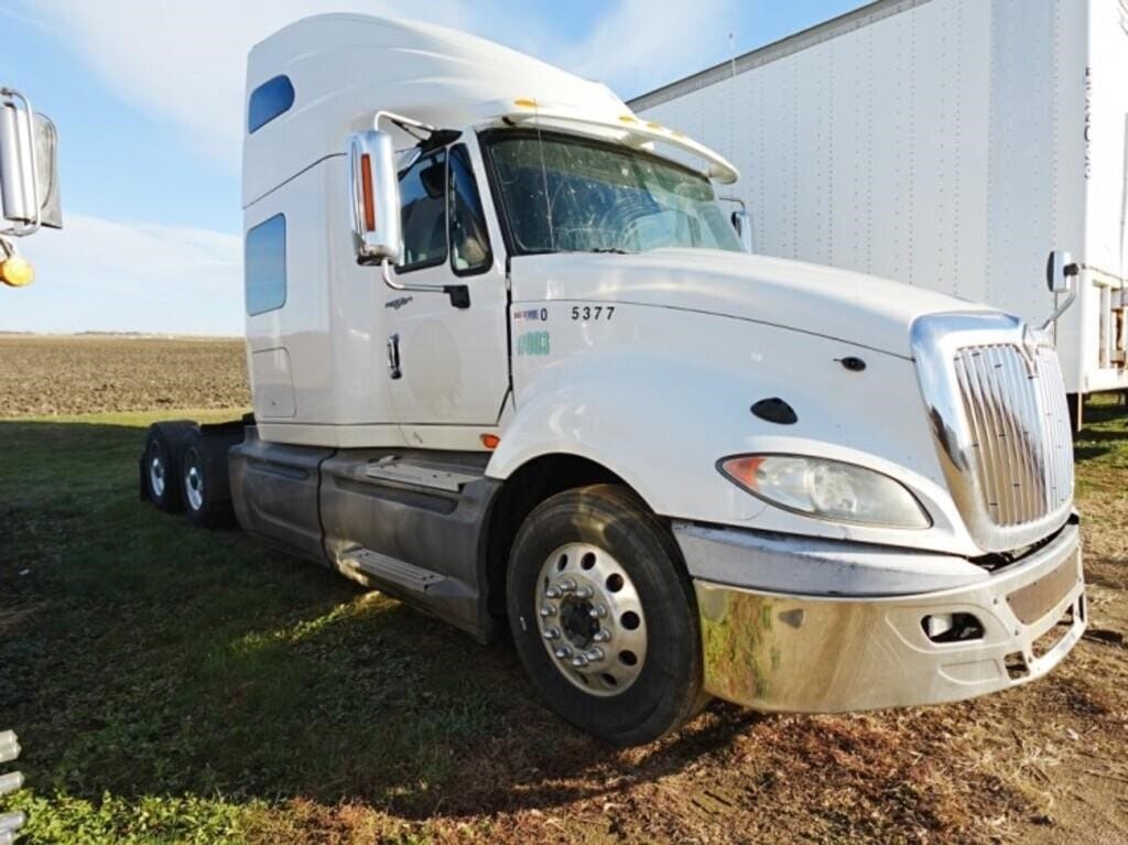2014 International ProStar Plus 122 Equipment Image0