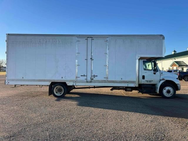 Image of International 4000 equipment image 3