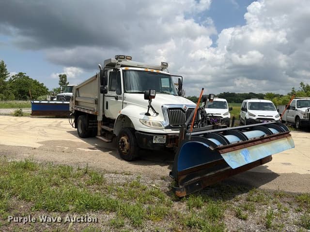 Image of International 4300 equipment image 2