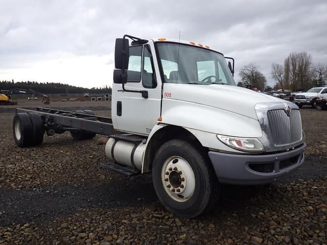 Image of International 4300 equipment image 2