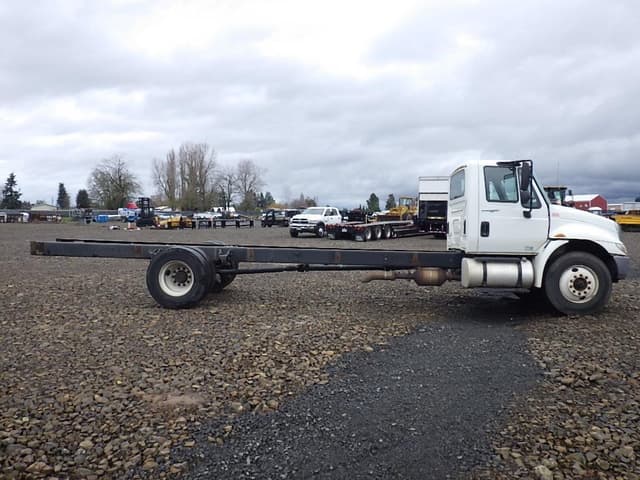 Image of International 4300 equipment image 3