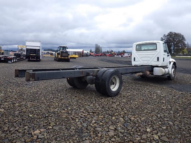 Image of International 4300 equipment image 4