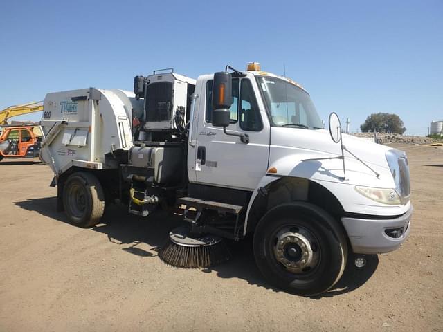 Image of International 4300 equipment image 1