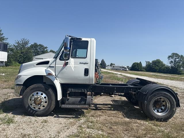 Image of International 4400 equipment image 1