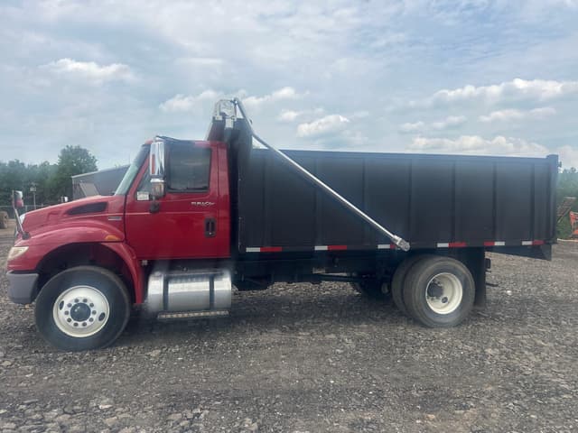 Image of International 4400 equipment image 3