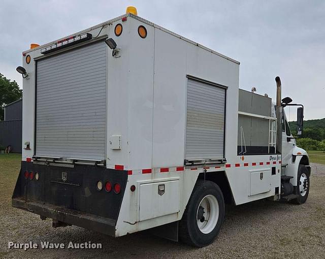 Image of International 4400 equipment image 4