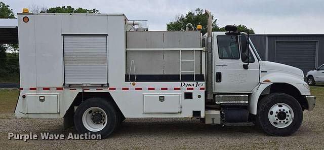 Image of International 4400 equipment image 3