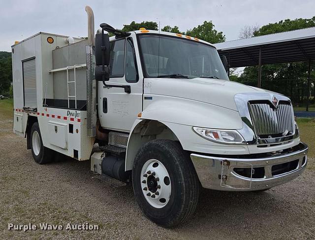 Image of International 4400 equipment image 2