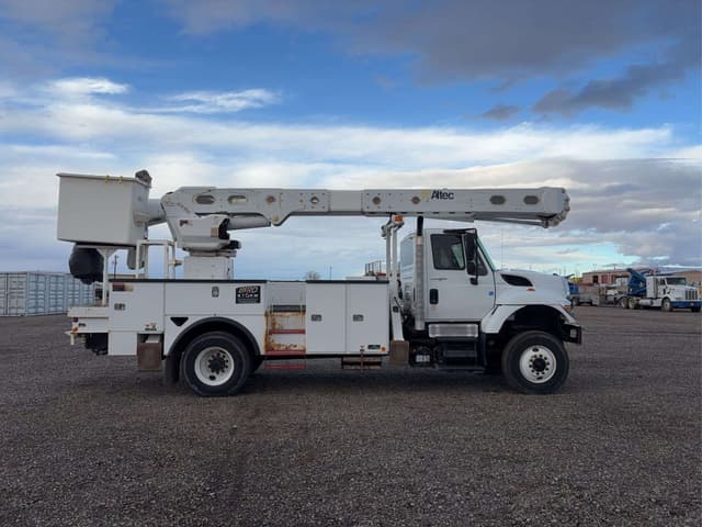 Image of International 7300 equipment image 3