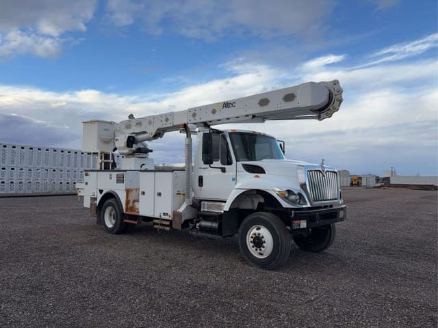 Image of International 7300 equipment image 2