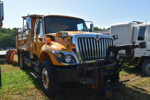 Image of International 7300 equipment image 2