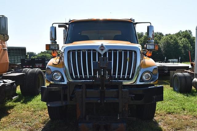 Image of International 7300 equipment image 1