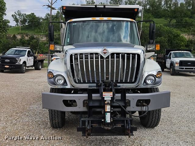 Image of International 7300 equipment image 1