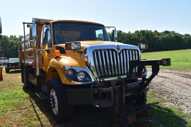 Image of International 7300 equipment image 2