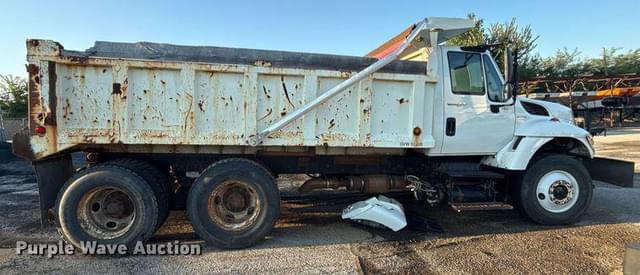 Image of International 7400 equipment image 3
