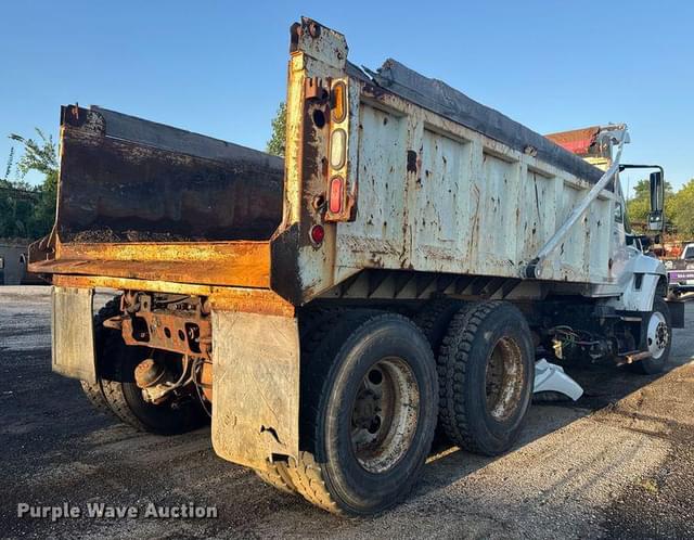 Image of International 7400 equipment image 4