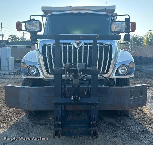 Image of International 7400 equipment image 1