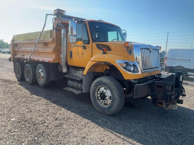 Image of International 7500 equipment image 4