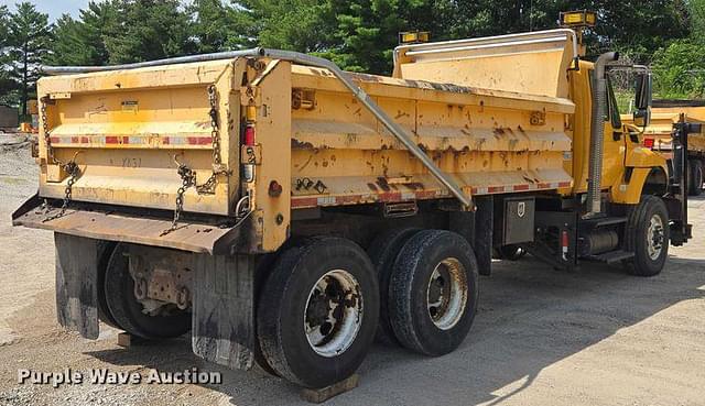 Image of International 7500 equipment image 4
