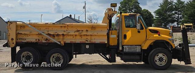 Image of International 7500 equipment image 3