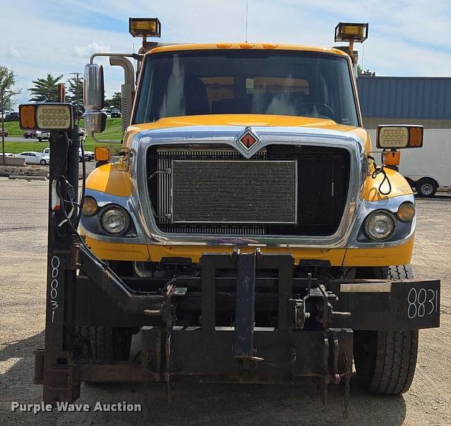 Image of International 7500 equipment image 1