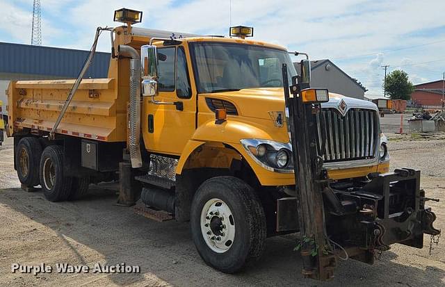Image of International 7500 equipment image 2