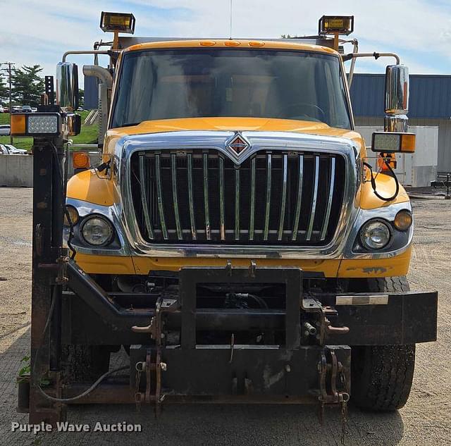 Image of International 7500 equipment image 1